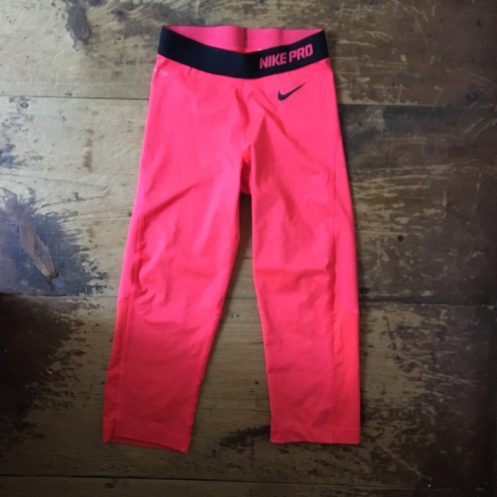 Bright coral Capri Nike pro legging